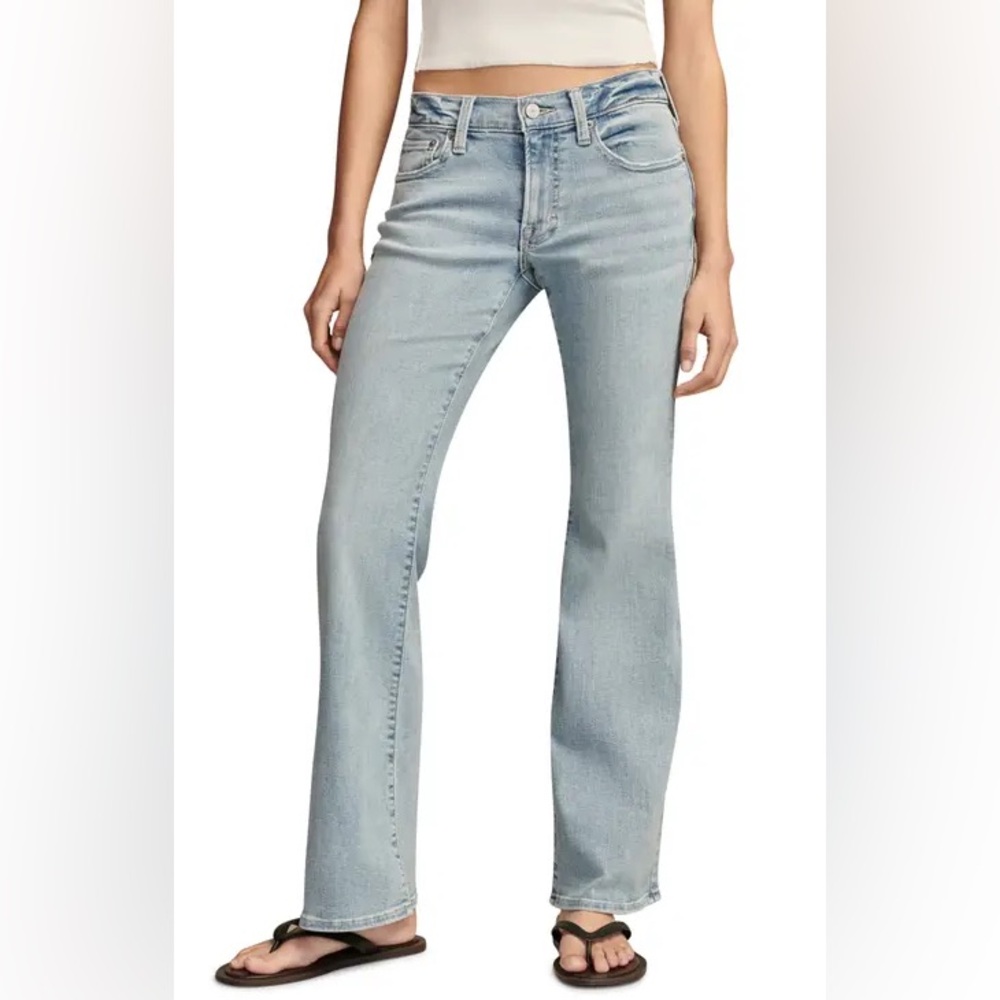 Lucky Brand light wash mid-rise sweet flare jeans
embellished snap back pockets